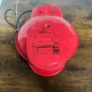Smart Planet Peanuts Snoopy Charlie Brown Waffle Maker Red WM-6S 1000W